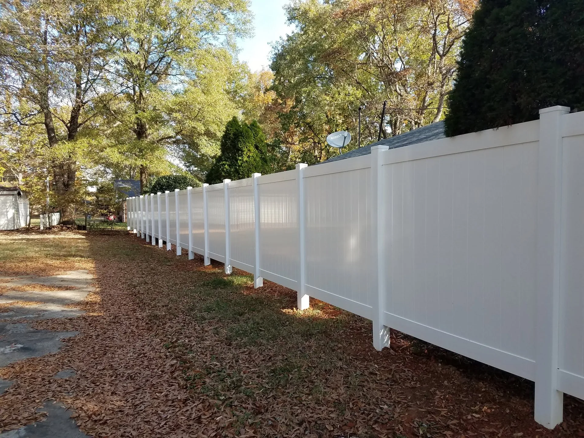 Is a Vinyl Fence Right for Your Yard?