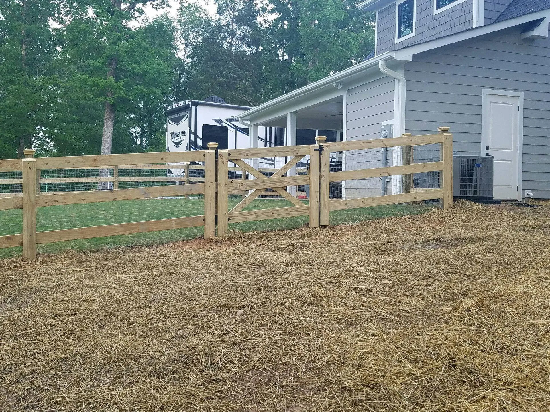 Picking the Right Fence Company in York, SC